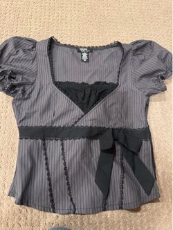 Hot topic top