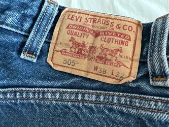 LEVIS JEANS LIGHTLY USED IN GREAT BUT NOT NEW condition sizes 38-40x32.