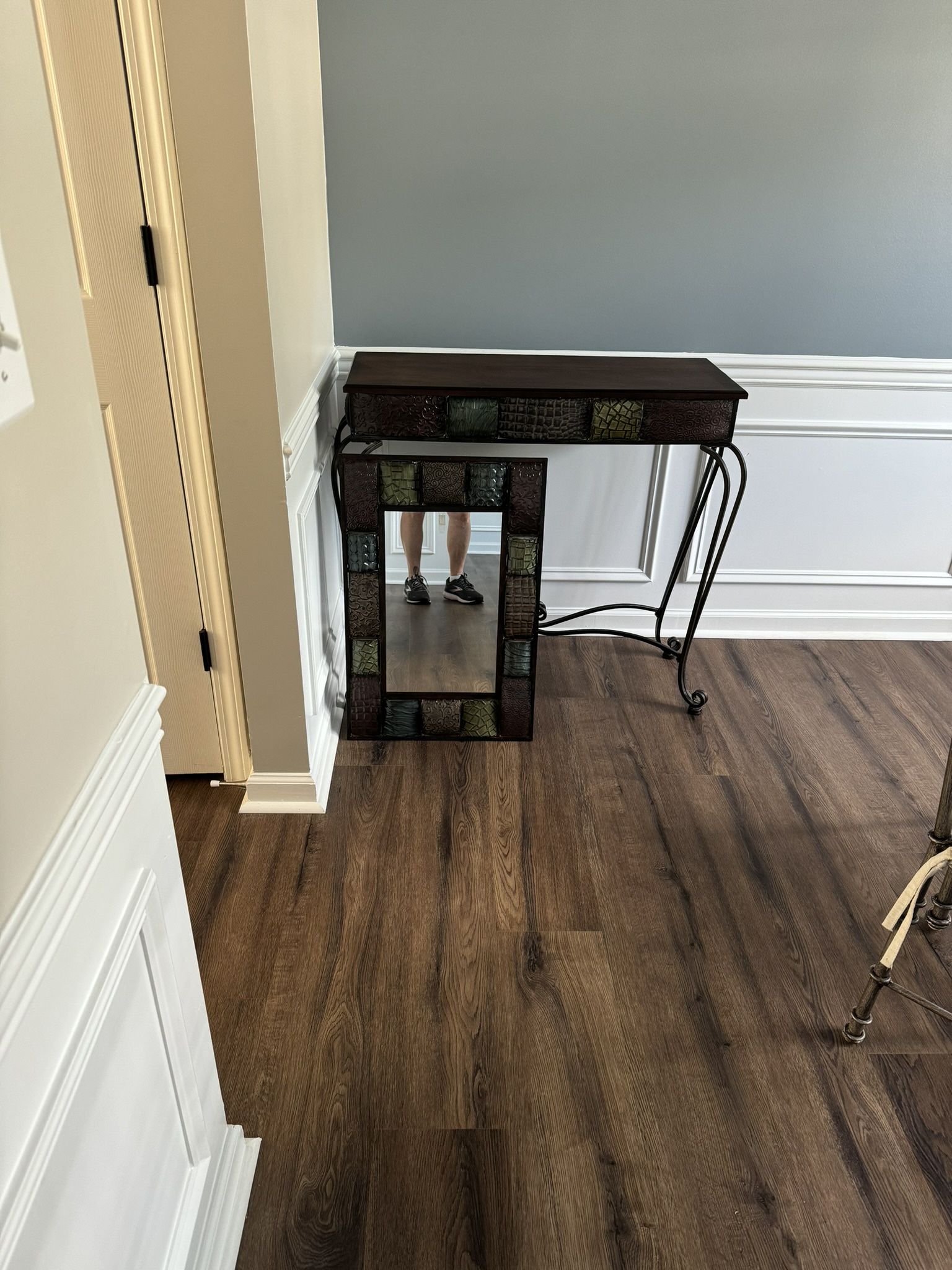Decorative Console Table With Mirror