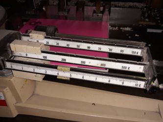 Triple beam balance