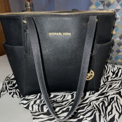 Micheal Kors Black Pebble Purse