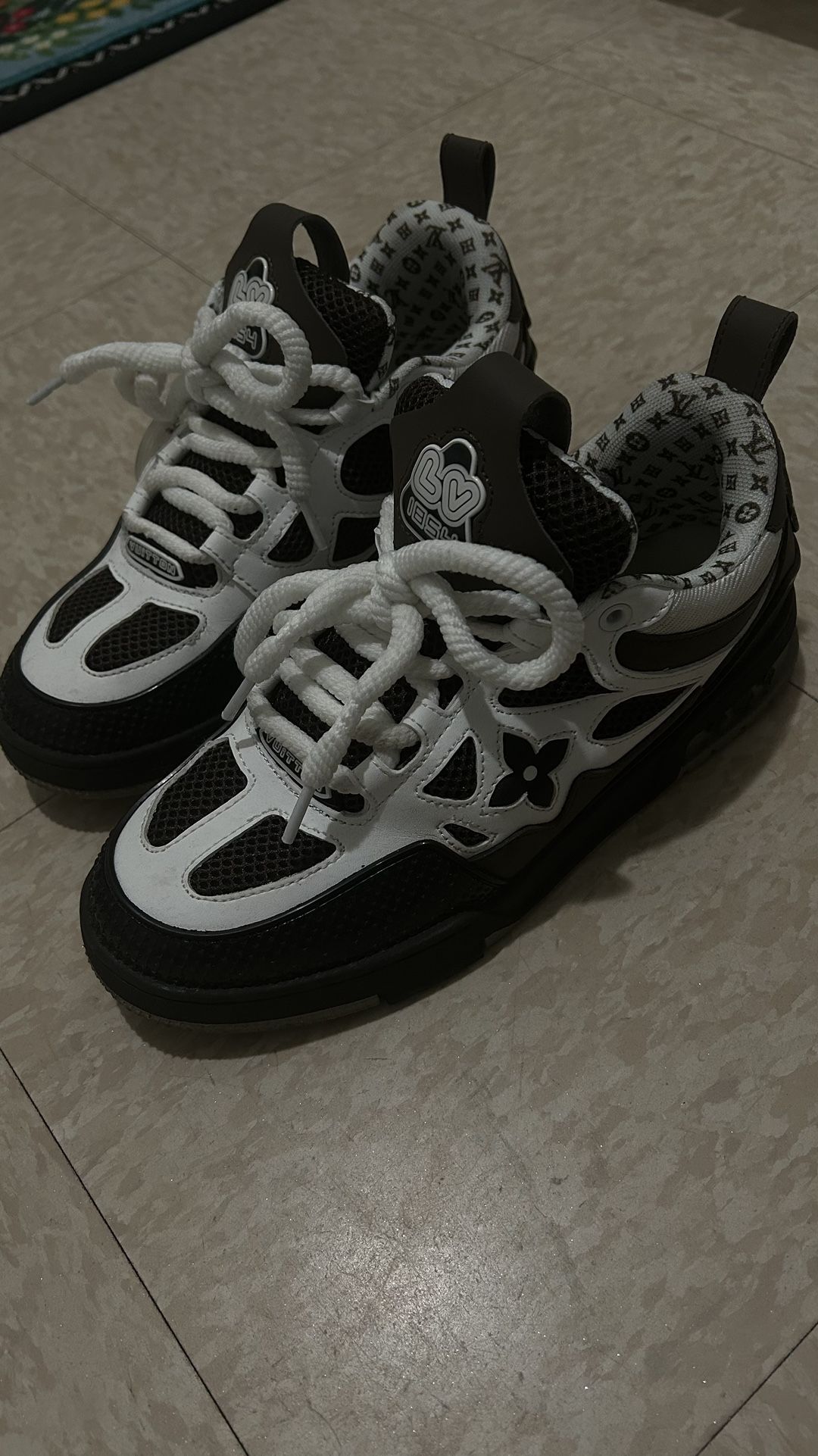 Lv Skates Black