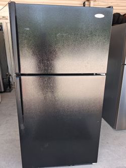 Whirpool black top freezer refrigerator, Model No.GT1SHTXMB04, type 21TFA