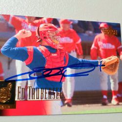 Autographed, 2001 Upper Deck Baseball Card #322 Ed Taubensee