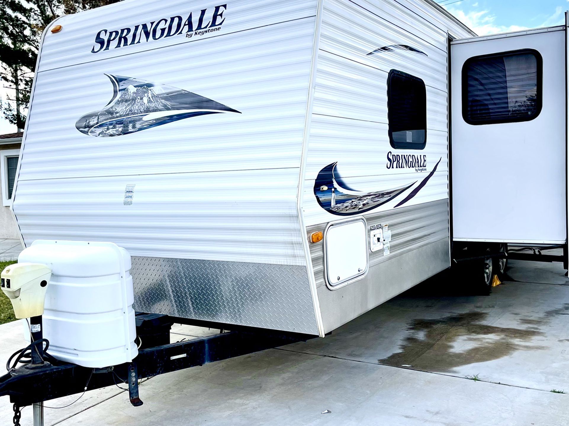 2011 Springdale 28FT Travel Trailer W/Slideout