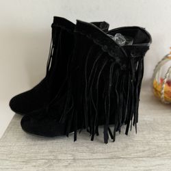 71/2 Front Suede Tassel Bootie 