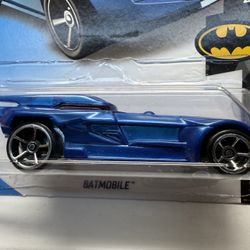 🎥🎬 HOT WHEELS 2017 - Blue DC BATMOBILE - Batman 2/5 - 17/250 - DIE CAST TOY 1:64 🎬🎥