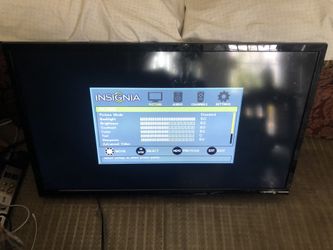 32”inch Insignia LED 720p HDTV with wall mount