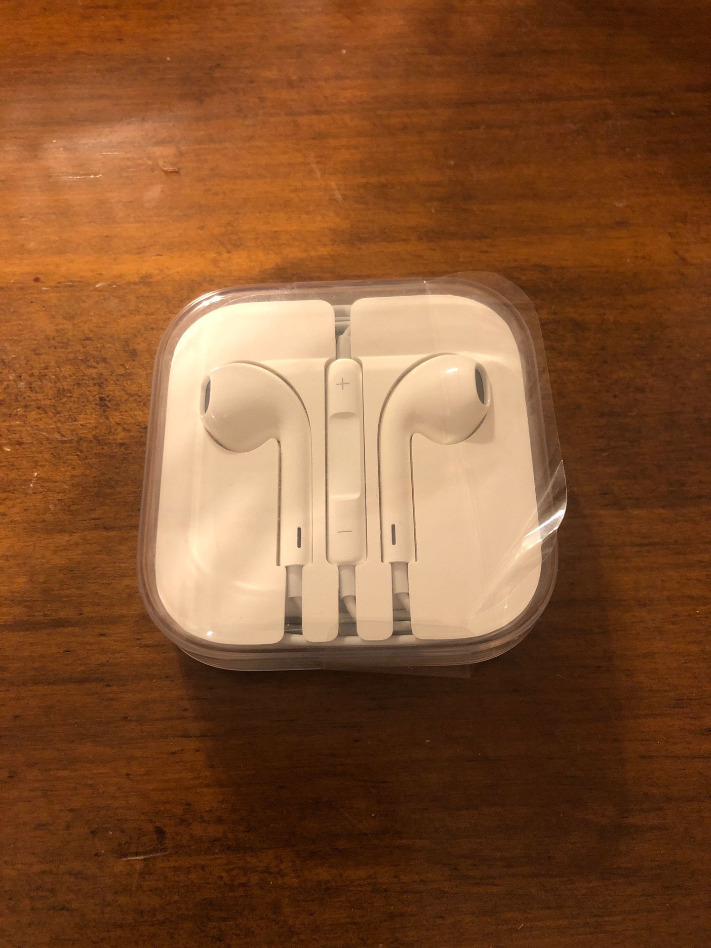 Apple earbud headphones- brand new