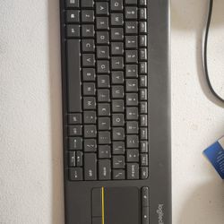 K400 Plus Wireless Touch Keyboard 