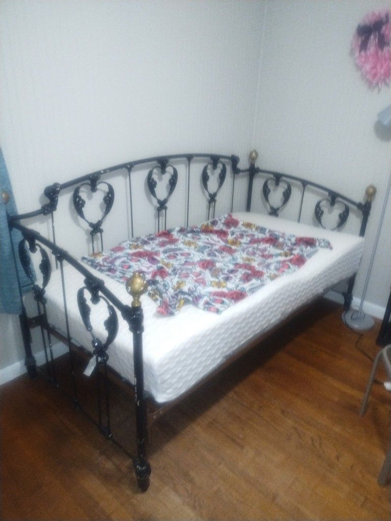 Antique Elliott Designs Rare Classic Heart Day Daybed