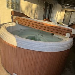 Hot Tub Jacuzzi 