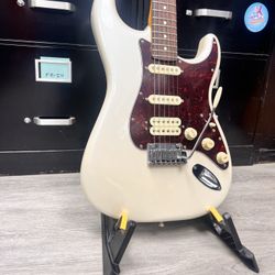 Fender Stratocaster Player II Modified w/ Free Pedals