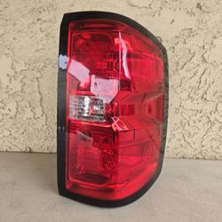 2014-2019 Chevrolet Silverado OEM Rigth Passenger Tail Light OEM