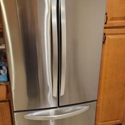 LG Refrigerator Like New