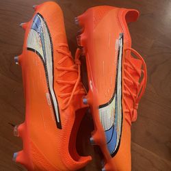 Puma Soccer Cleats Size  8-8.5-9- 11-11.5