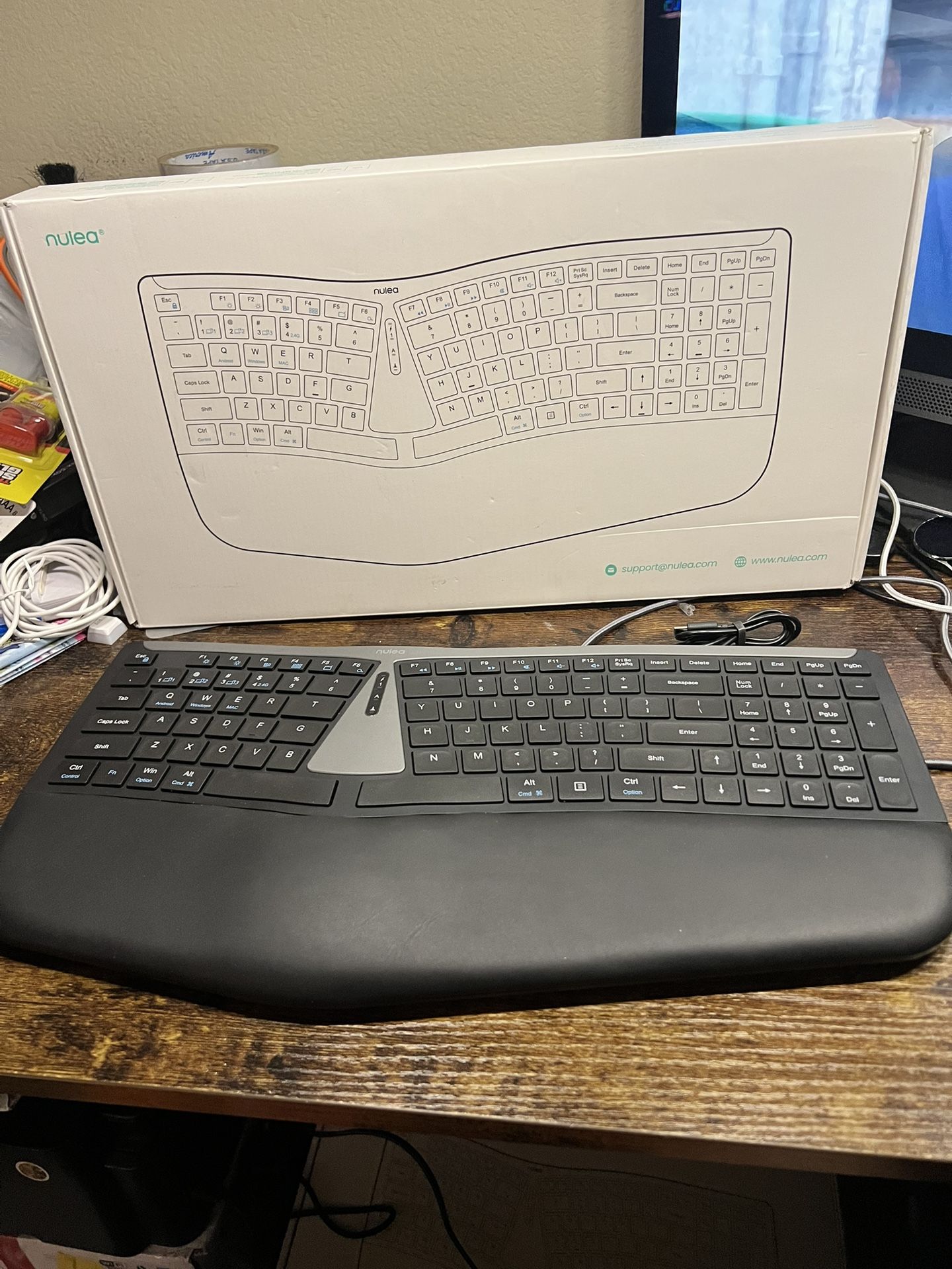 NEW Nulea RT07B Wireless Ergonomic Split Keyboard Bluetooth USB-C Win Mac Note: new opened box