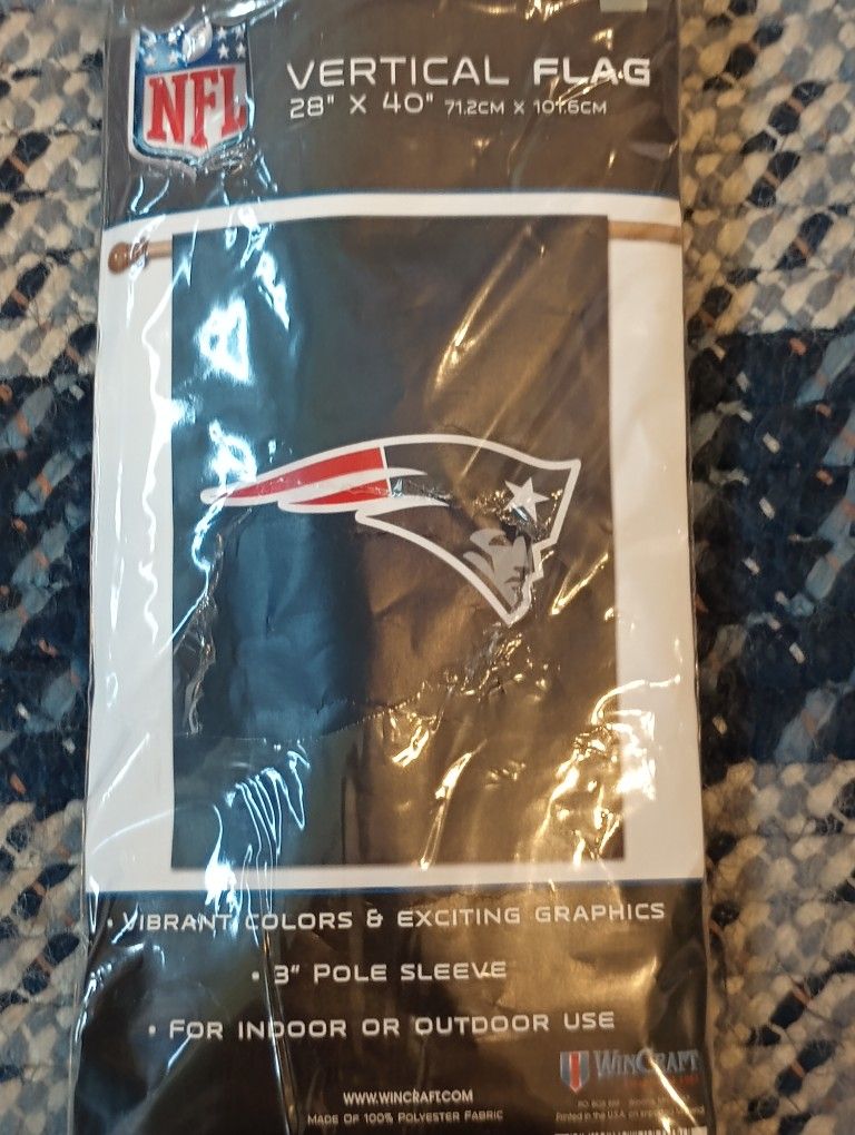 Patriots Vertical Flag