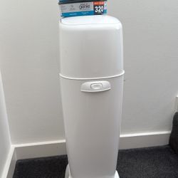 Diaper trash can