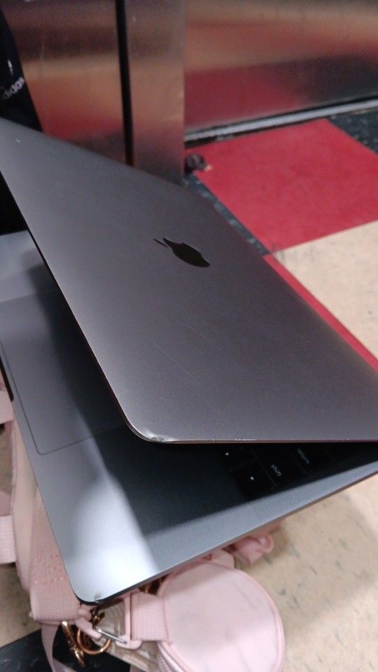 MACBOOK PRO 256GIGS M1 <<NEW>>