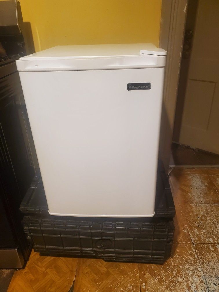 Magic Chef Mini Frigidaire