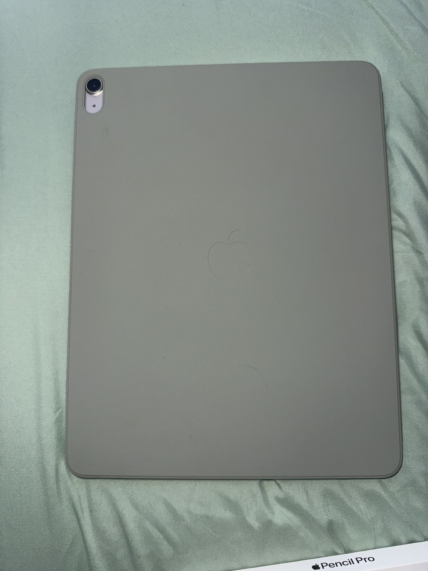Apple iPad 13in M3 (2025) w/ apple case and pencil pro