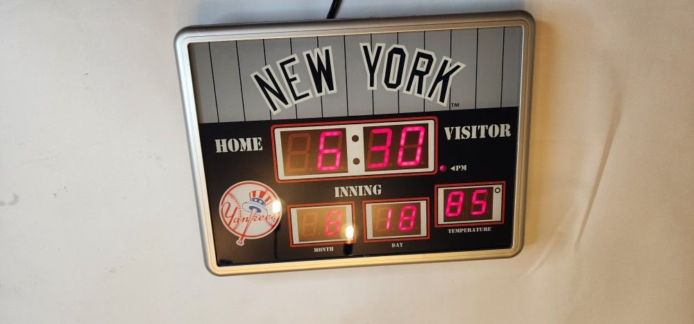 MLB New York Yankees Baseball Digital LED Scoreboard Alarm Clock w/Date & Temp