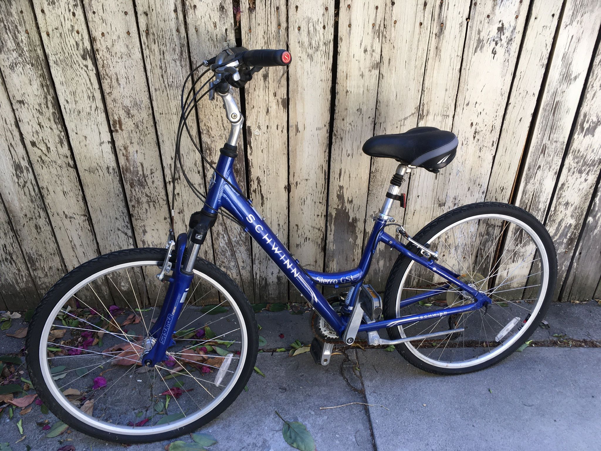 Schwinn Sierra GLS women’s comfort bike for Sale in Glendale, CA - OfferUp