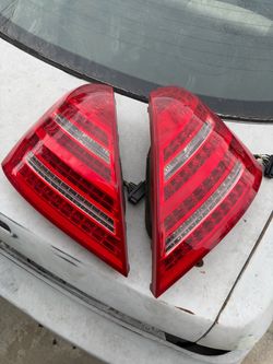 2010-2013 Mercedes s550 tail light pair