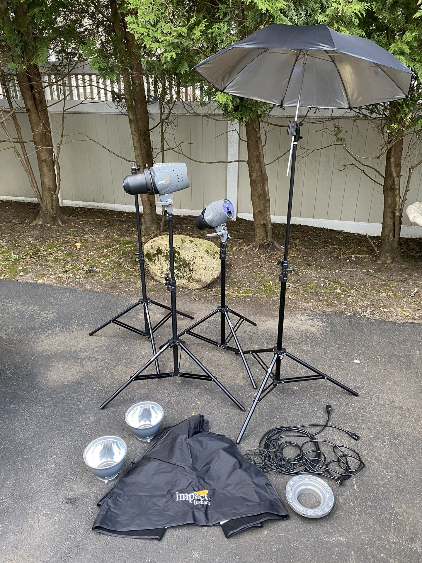 Impact Moon Light Studio Set Includes Two Lights 4 Stands And All Accessories