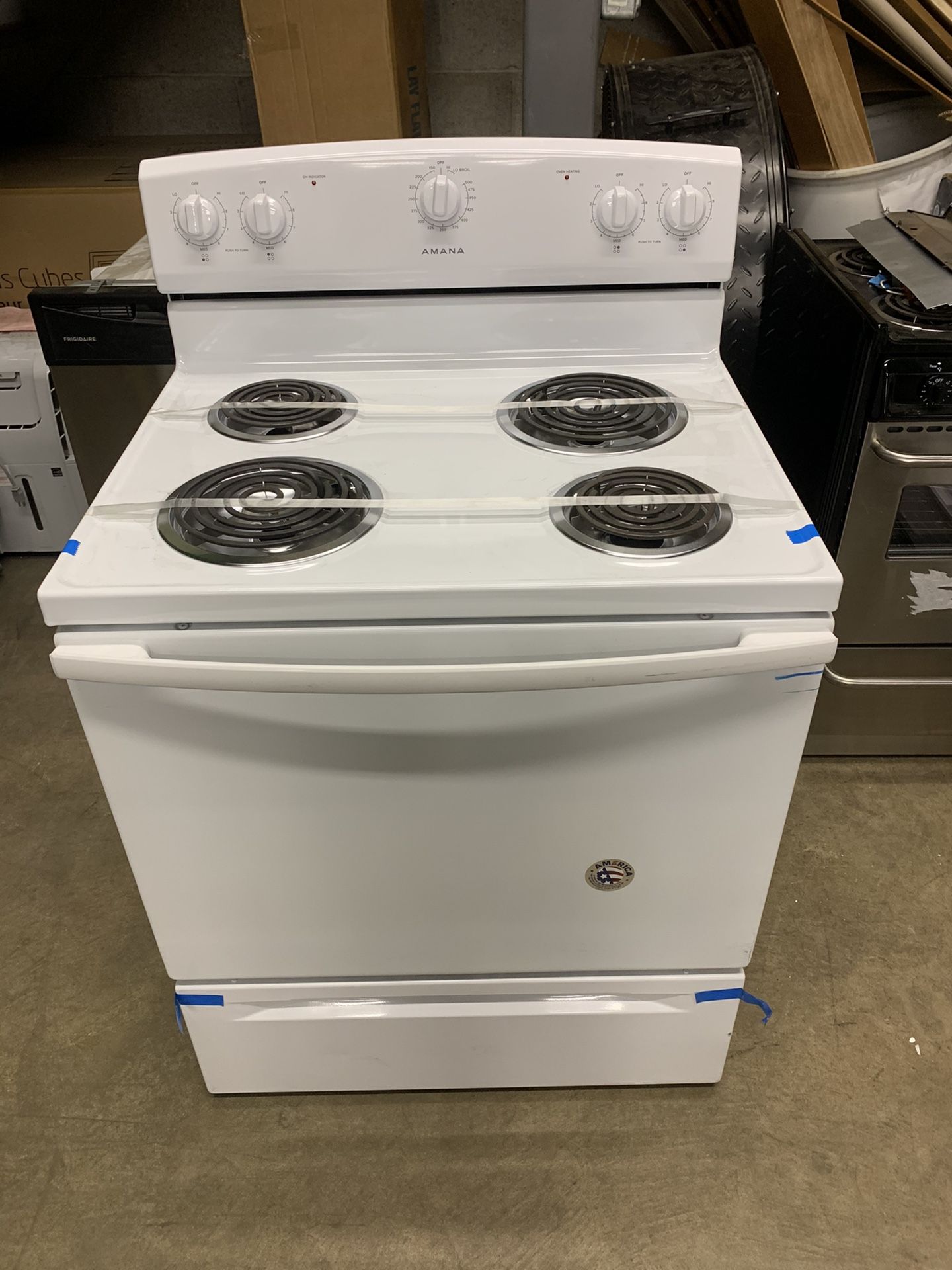 Amana 30” Electric Range. White model ACR2303MFW