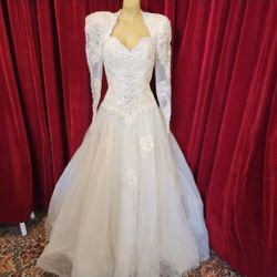 Perfect Wedding Dress ! Lace On Bodice , Transparent Lace On Back see All Photos & Description
