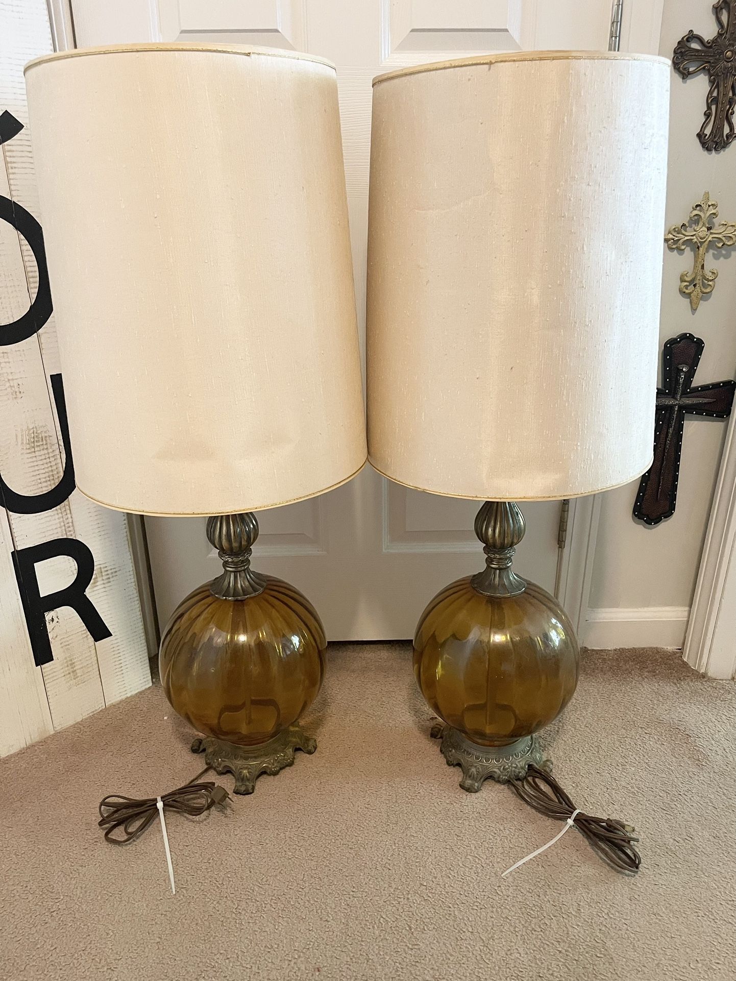 2x Vintage Hollywood Regency MCM Amber Glass Globe Diffuser Brass Table Lamp