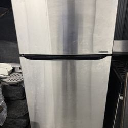 LG Refrigerator $300 Obo 
