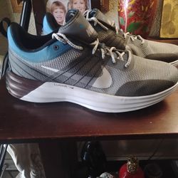 Never worn Nike Lunar size 12