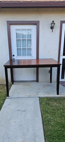 Dining room table