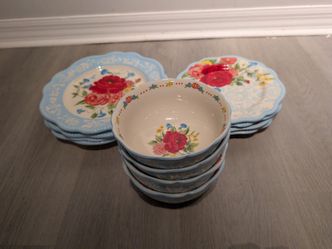 The Pioneer Woman Sweet Rose 12-Piece Dinnerware Set