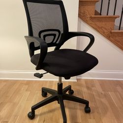 Like New Ergonomic Mash Computer Desk Chair