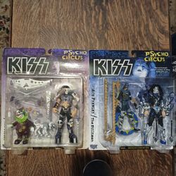 2- Unopened KISS collectables With 4 Characters Inside In Total.vintage.