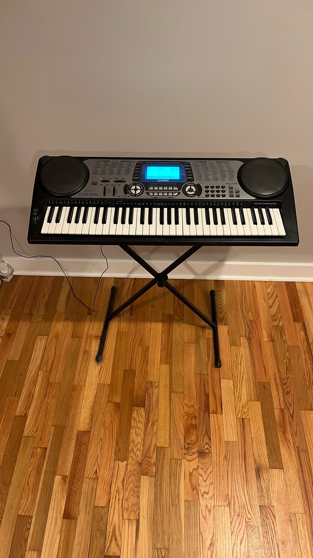 Electric Piano Keyboard Cassio CTK-651