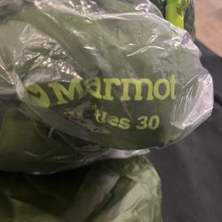 🆕 Marmot Trestles 30 Sleeping Bag (Right Zip) – New w/ Tags – $120
