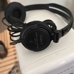 Sony Studio Monitor Dynamic Stereo Headphones MDR-V150 Black. 