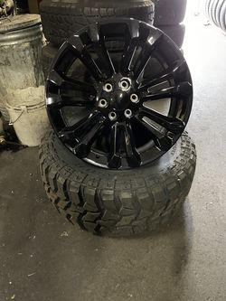 22INCH GMC REP WHIT MUD TIRES