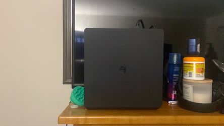 PS4 with 1 controller still in good condition