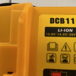 Cargador De Batería Taladro De Litio Desde 10.8V 20V . Entregó Afuera McDonald’s 3590 N Zaragoza 