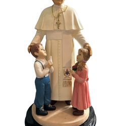 POPE JOHN PAUL II STATUE - FIGURE - SCULTURE 12 INCHES TALL Background  This item was donated to our charity thrift stores operated by Catholic Charit