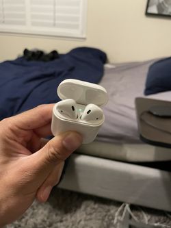 1st Generation Apple Airpods!($40)