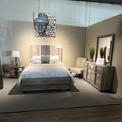 Queen Bed, Dresser, Mirror And Nightstand 