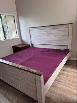 California King Bed – Excellent Condition