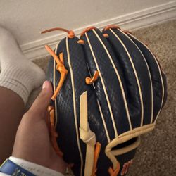 Brand New Wilson  Summer 2025 A2000 Jose altuve  Infield Glove